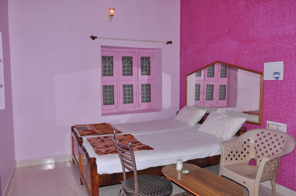 האמפי Thilak Home Stay מראה חיצוני תמונה